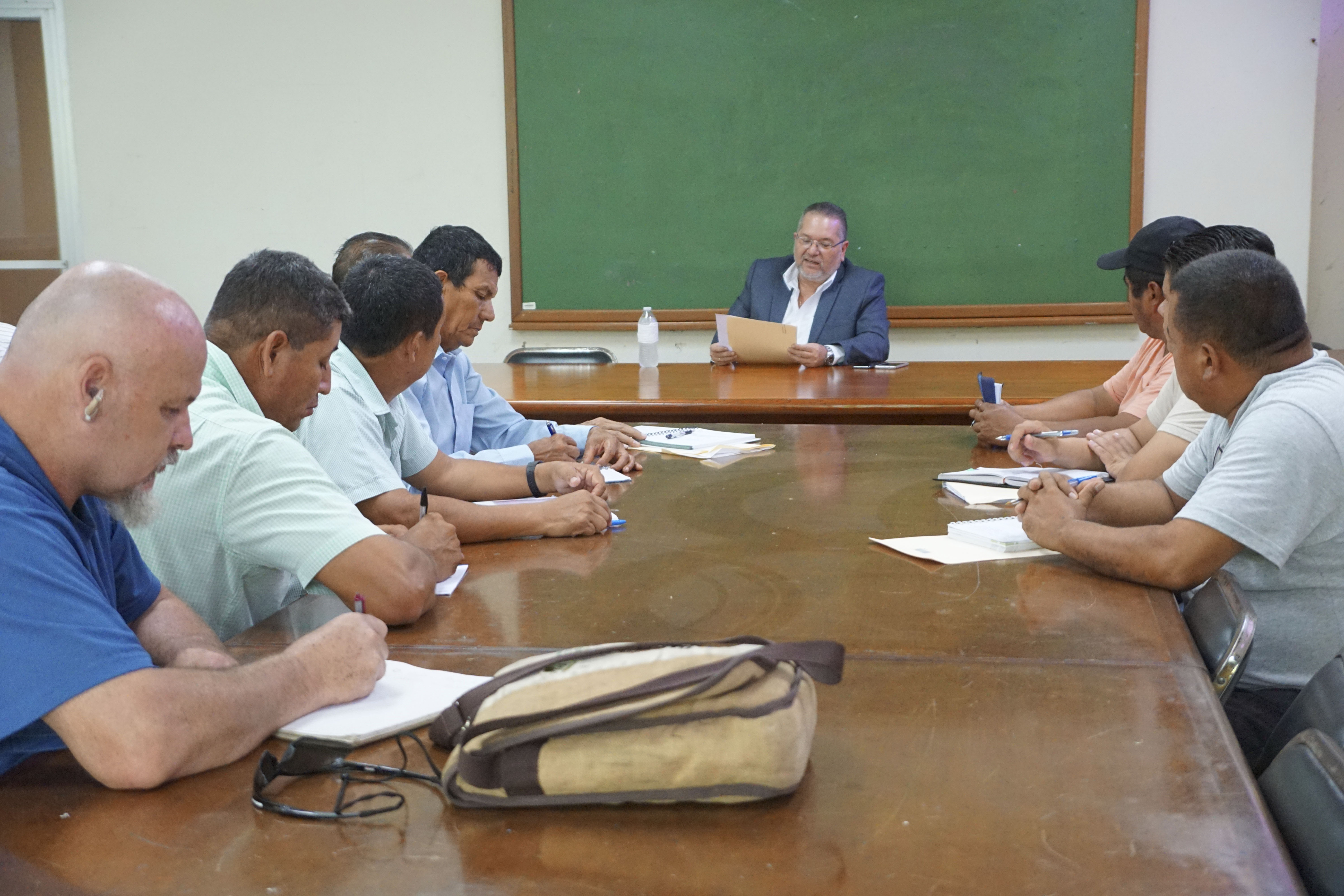 Cooperativas se reunen con presidente para solventar dudas