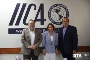 El Presidente Óscar Guardado, sostuvo una reunión con Hazel Alpizar, representante del IICA en El Salvador y Erick Quirós, Coordinador de Asuntos Especiales de la Región Central