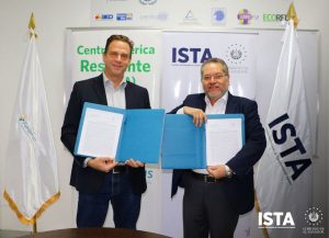 Este día con la Fundación Empresarial para la Acción Social (FUNDEMAS) firmamos un convenio para trabajar en conjunto a través de los proyectos de las Escuelas Agrarias