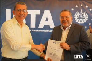 Jornada de firma y entrega de escrituras en Santa Ana