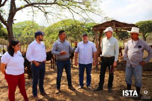 Gracias al convenio que suscribimos con FUNDEMAS, nos acompañó el Dr. Fernando Uribe, de nacionalidad colombiana, con el propósito de realizar un diagnóstico al área de ganadería de la Cooperativa San Lorenzo, en el departamento de La Libertad.