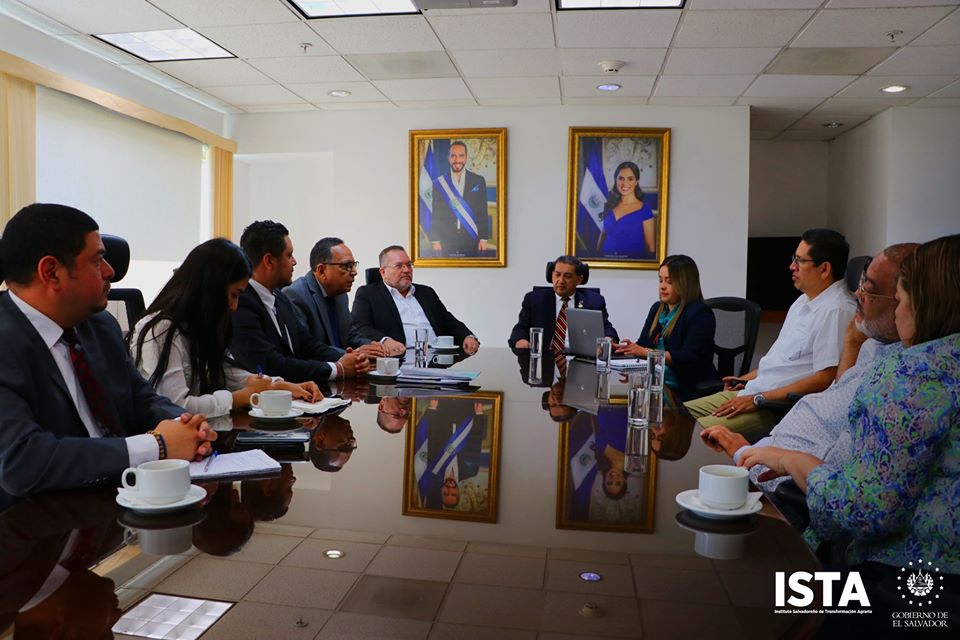 Reunión con inversionistas interesados en darle un giro productivo a tierras que por años han estado ociosas
